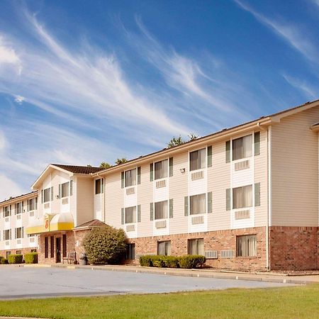 Super 8 By Wyndham Fayetteville Exterior photo